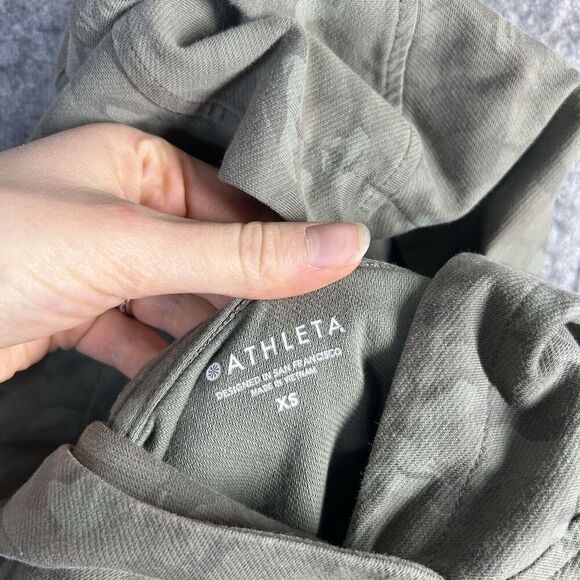 ATHLETA Farallon Hoodie Women’s XS Green Camo Cropped Oversized Activewear - Picture 3 of 7